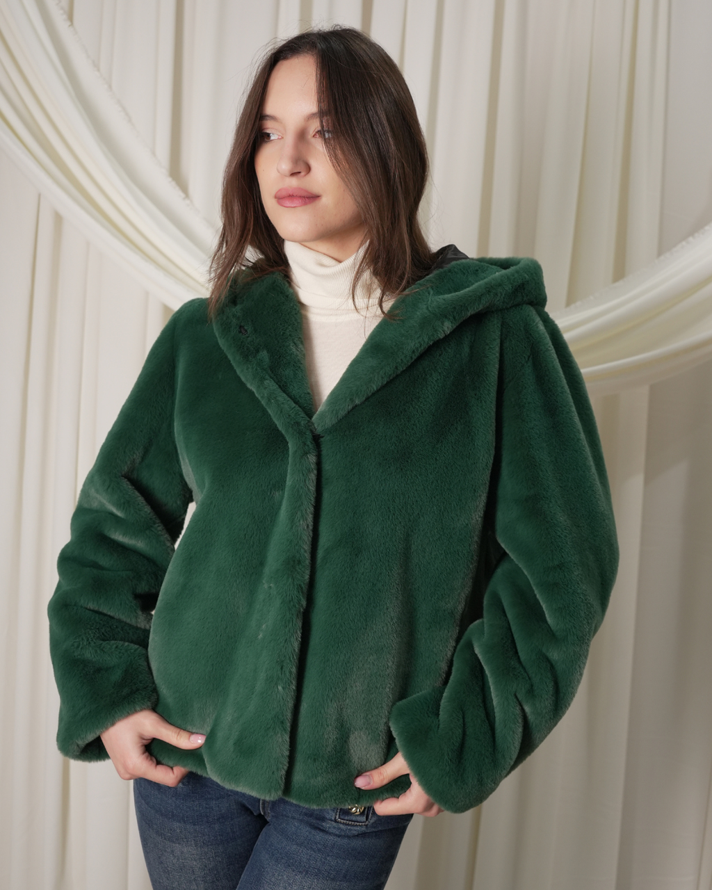 Pelliccia Verde Crop con Cappuccio